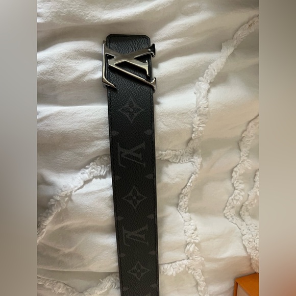 LV Initials 40MM Reversible Belt
Size: 80cm - Picture 4 of 9